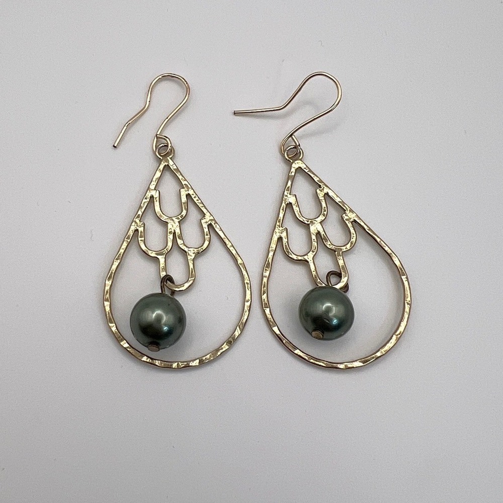 Gold Tone Hammered Teardrop Dangle Earrings with Grey Pearl Accents Scalloped